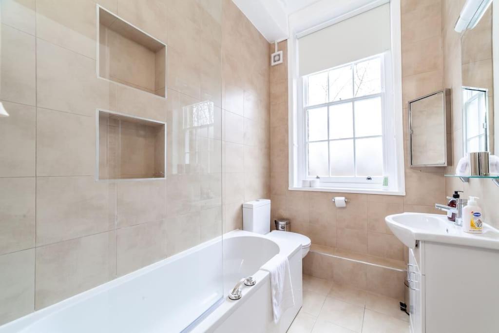 Spacious & Central 3-Bed Flat By Popular Waterloo! London Exterior photo